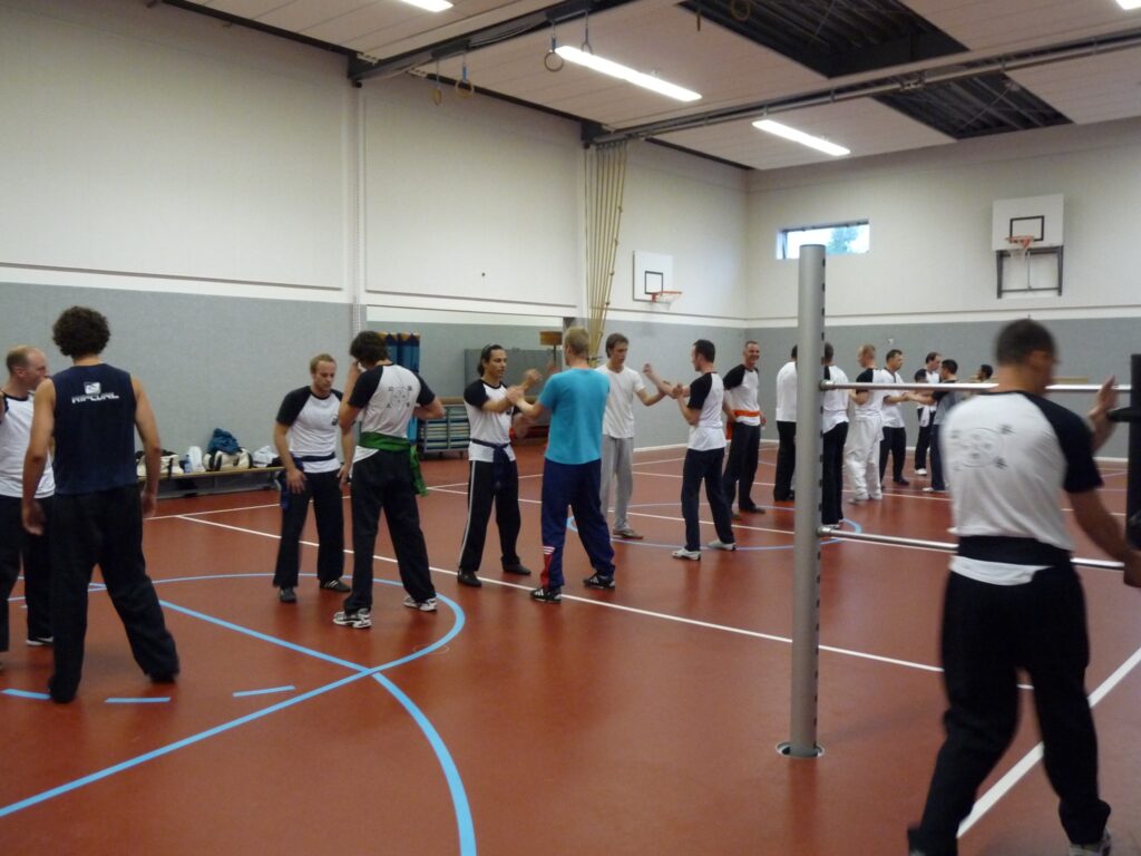 Partneroefeningen tijdens een Wing Chun seminar